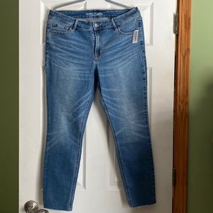 Old Navy Rockstar Super Skinny NWT size 14